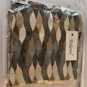 **SOLD**  NWT Tolani famous celbrity beloved Honey Comb viscose scarf 10 X 74 in